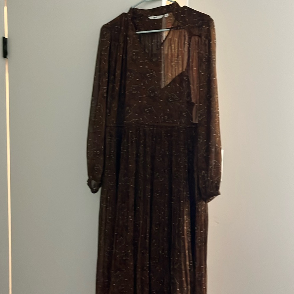 Uniqlo brown paisley pleated midi dress